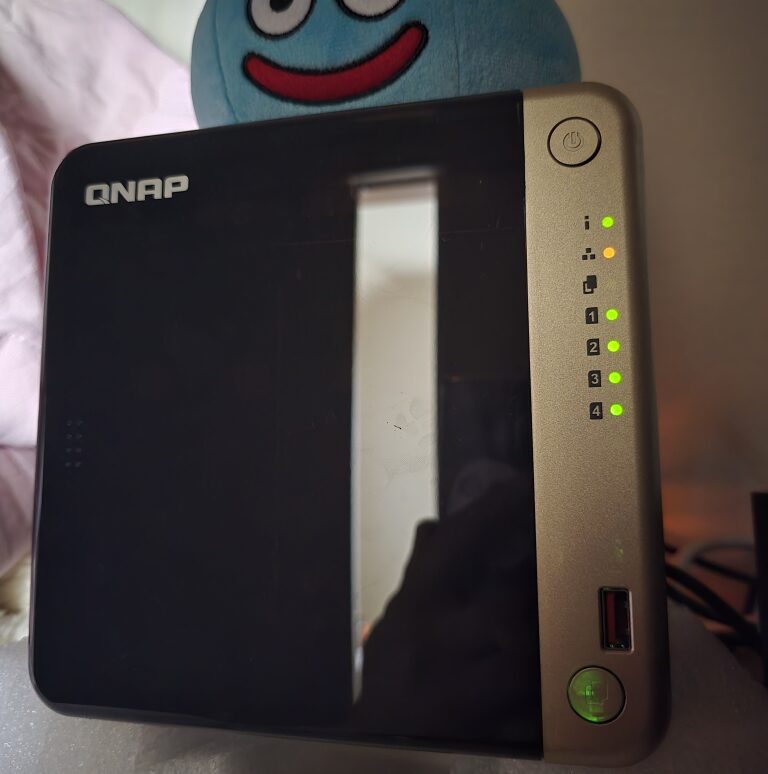 QNAPのNAS前面パネルのLED正常点灯状態